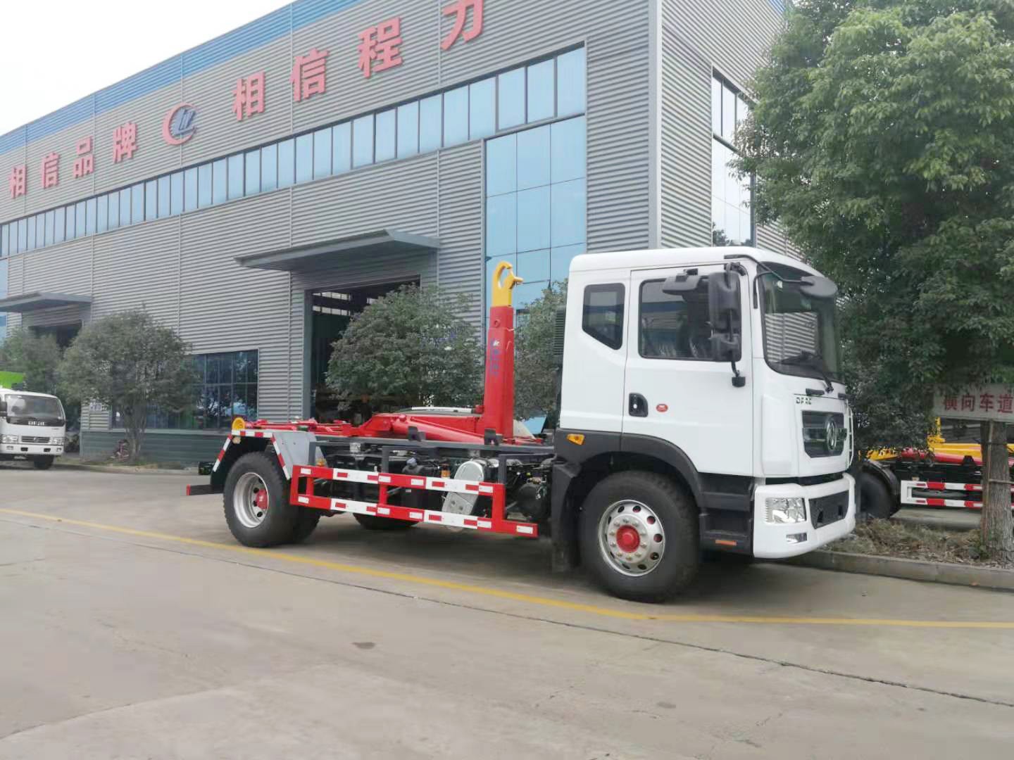 国六东风10-12方车厢可卸式垃圾车